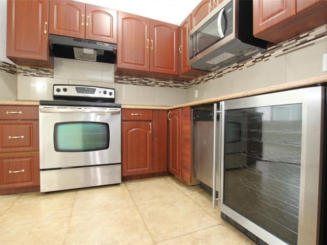 Home for rent at 1545 NW 15th Ter - photo 5474052