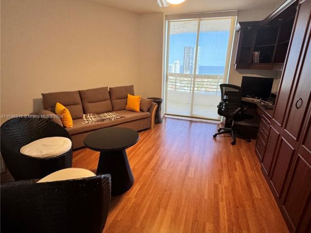 Apartment for rent  Unit # - photo 5475662