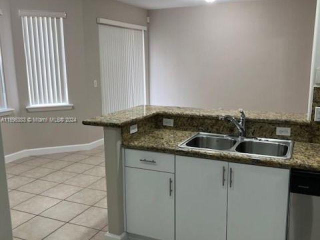 Home for rent at 3124 NW 100th Ct 3124 - photo 5475133