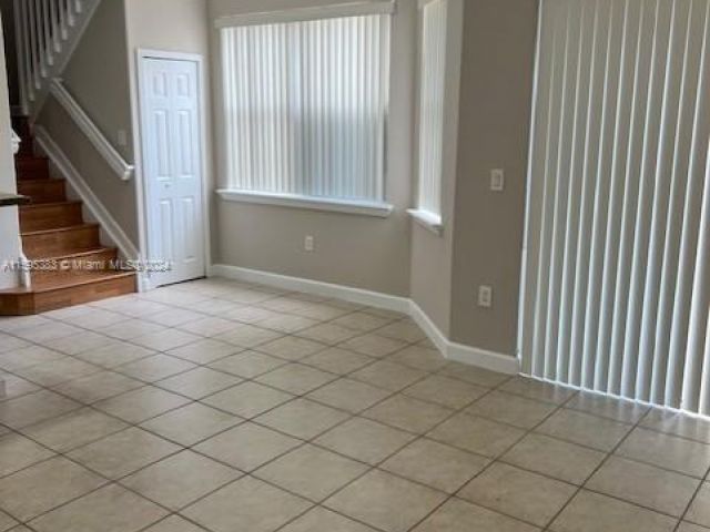 Home for rent at 3124 NW 100th Ct 3124 - photo 5475136