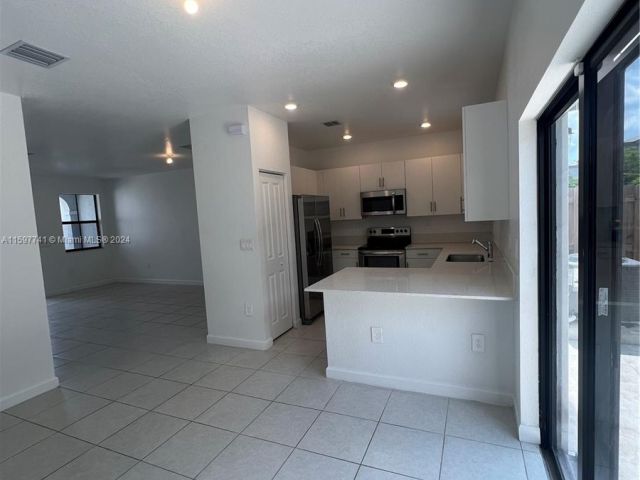 Home for rent at 13388 SW 286th St 0 - photo 5474533