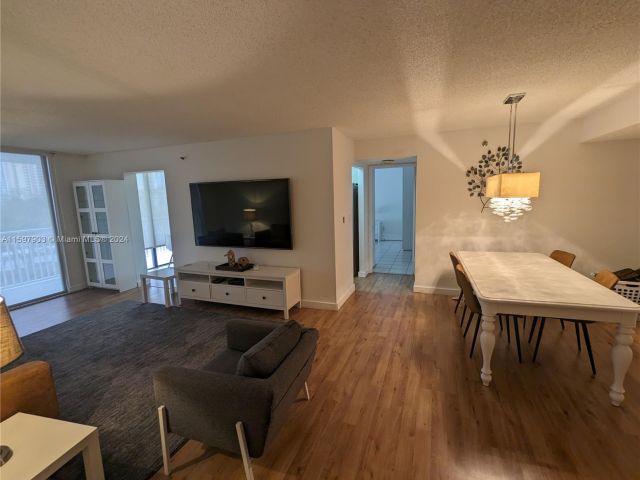 Apartment for rent  Unit # - photo 5477514