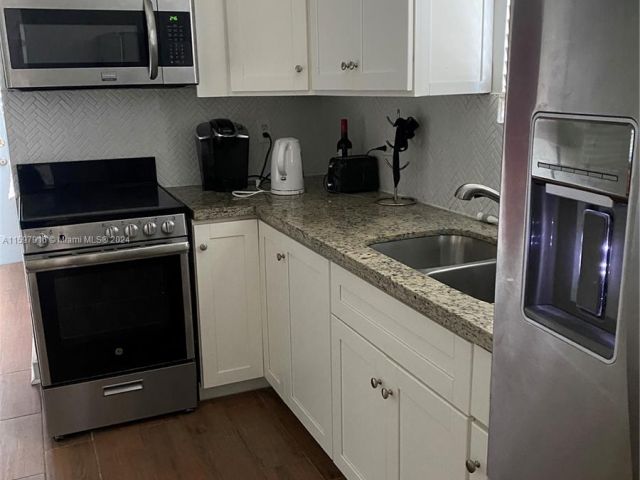 Home for rent at 646 33rd St 0 - photo 5475340