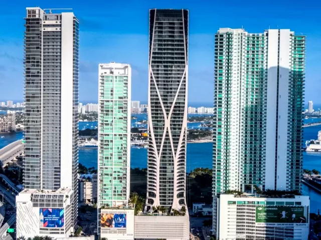 4-bedroom condo for sale in Miami - 1000 Biscayne Blvd 3701 - MondialRealty