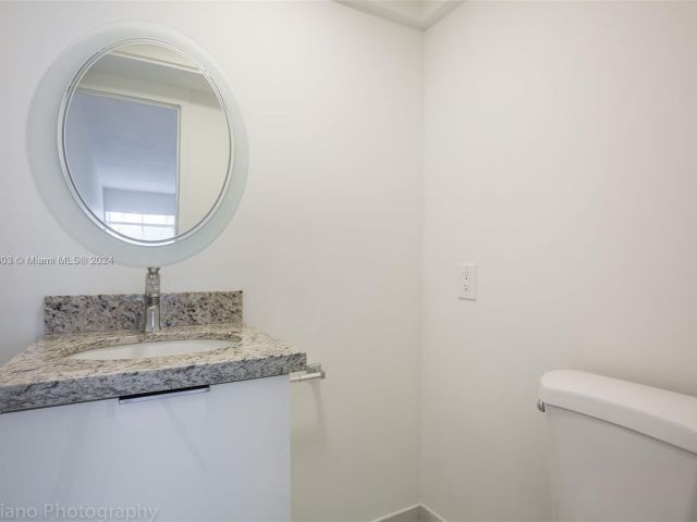 Home for rent at 9455 Bay Harbor Ter 4S - photo 5475480