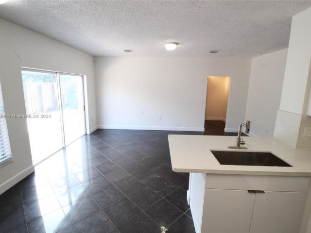 Home for rent at 11264 NW 58th Ter - photo 5475154