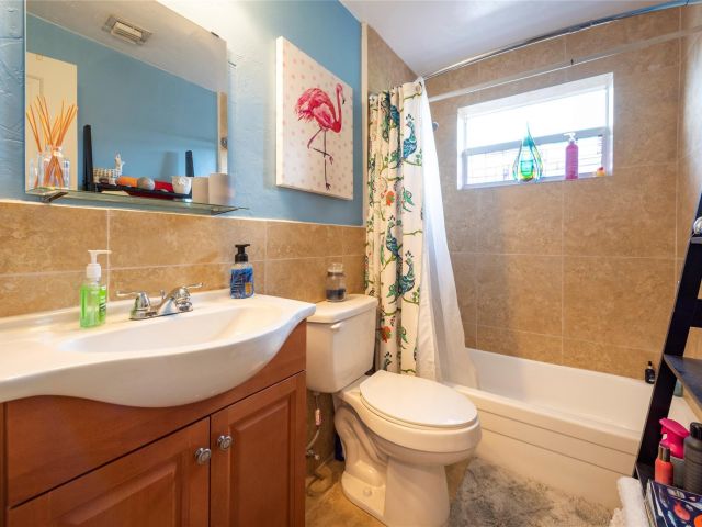 Home for sale at 811 NE 60th St - photo 5478162