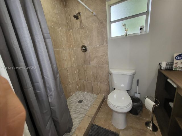 Home for rent at 408 NW 9th St Front - photo 5474628