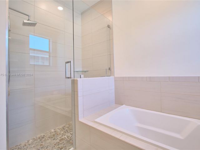 Home for sale at 10218 NW 76th Ter - photo 5478649