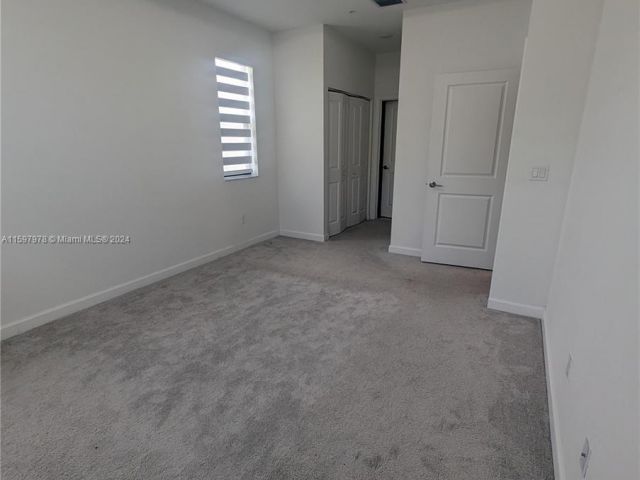 Home for rent at 235 SW 159th Ter 235 - photo 5476443