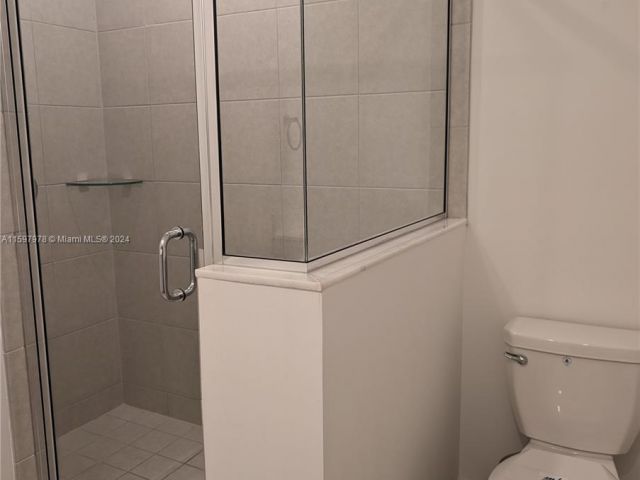 Home for rent at 235 SW 159th Ter 235 - photo 5476444