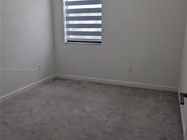 Home for rent at 235 SW 159th Ter 235 - photo 5476447