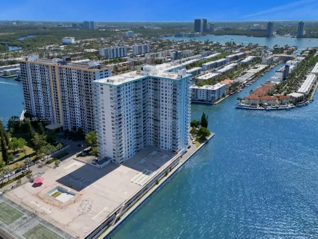 Apartment for sale  Unit #1701 - photo 5481838