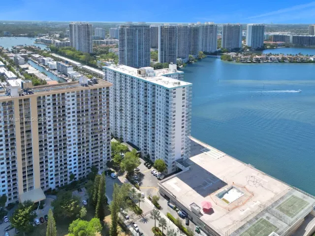 Apartment for sale  Unit #1701 - photo 5481840