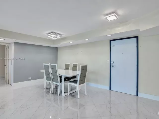 Apartment for sale  Unit #1701 - photo 5481830