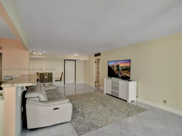 2-bedroom condo for sale in Sunny Isles Beach - 301 174th St 1701 - MondialRealty