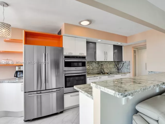 2-bedroom condo for sale in Sunny Isles Beach - 301 174th St 1701 - MondialRealty