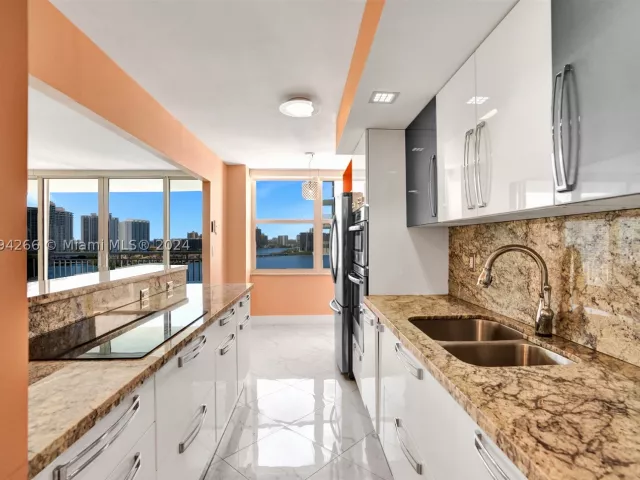 2-bedroom condo for sale in Sunny Isles Beach - 301 174th St 1701 - MondialRealty