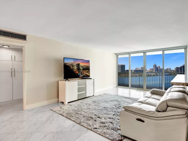 Apartment for sale  Unit #1701 - photo 5481831