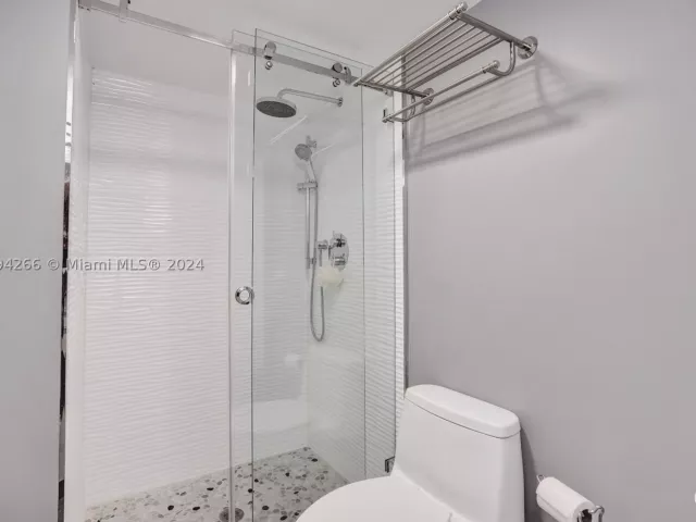 2-bedroom condo for sale in Sunny Isles Beach - 301 174th St 1701 - MondialRealty