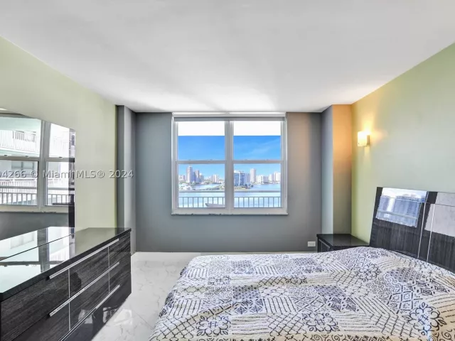 2-bedroom condo for sale in Sunny Isles Beach - 301 174th St 1701 - MondialRealty