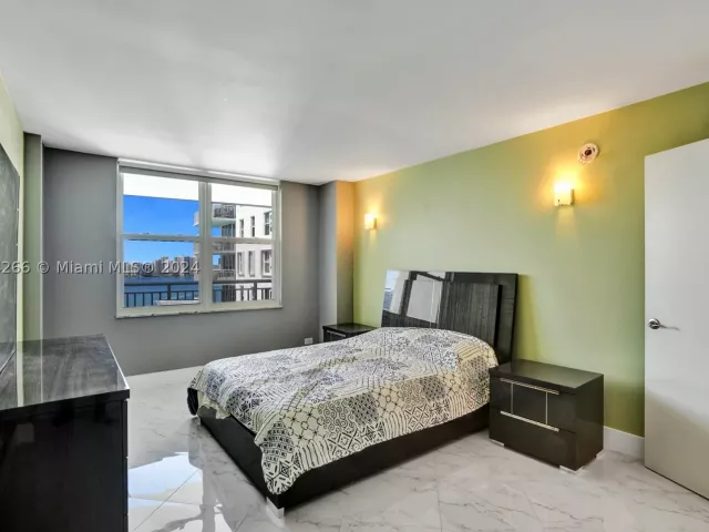 2-bedroom condo for sale in Sunny Isles Beach - 301 174th St 1701 - MondialRealty
