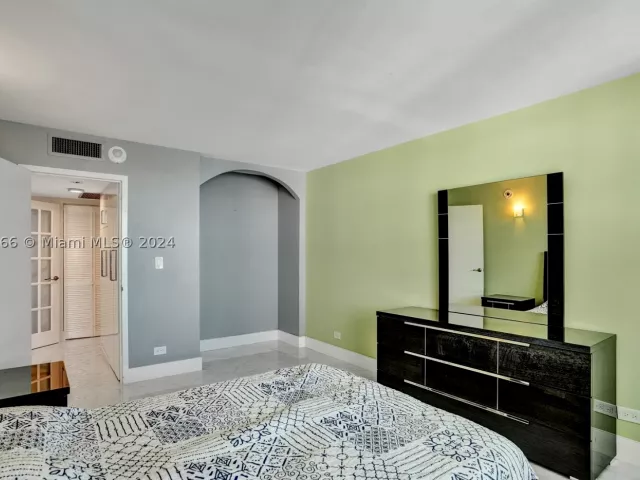2-bedroom condo for sale in Sunny Isles Beach - 301 174th St 1701 - MondialRealty