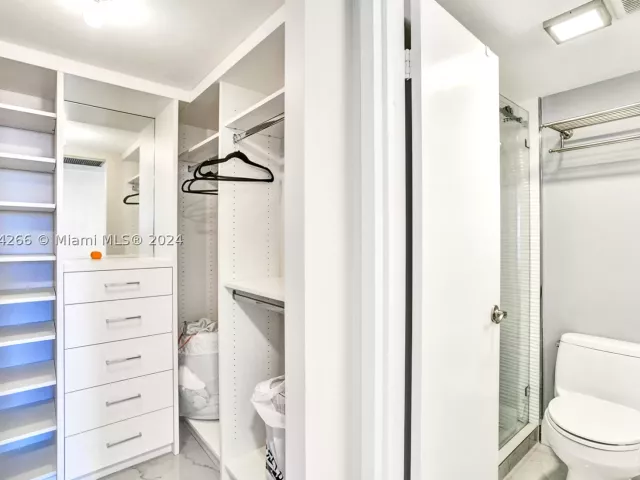2-bedroom condo for sale in Sunny Isles Beach - 301 174th St 1701 - MondialRealty