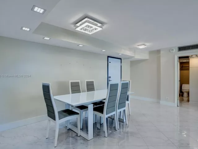 Apartment for sale  Unit #1701 - photo 5481832