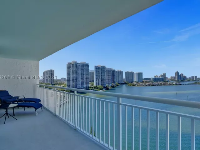 2-bedroom condo for sale in Sunny Isles Beach - 301 174th St 1701 - MondialRealty