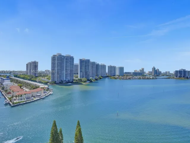 2-bedroom condo for sale in Sunny Isles Beach - 301 174th St 1701 - MondialRealty