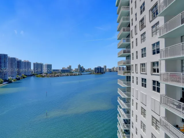 2-bedroom condo for sale in Sunny Isles Beach - 301 174th St 1701 - MondialRealty
