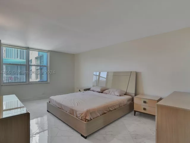 2-bedroom condo for sale in Sunny Isles Beach - 301 174th St 1701 - MondialRealty