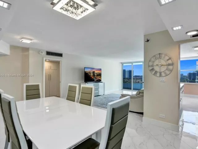 Apartment for sale  Unit #1701 - photo 5481833