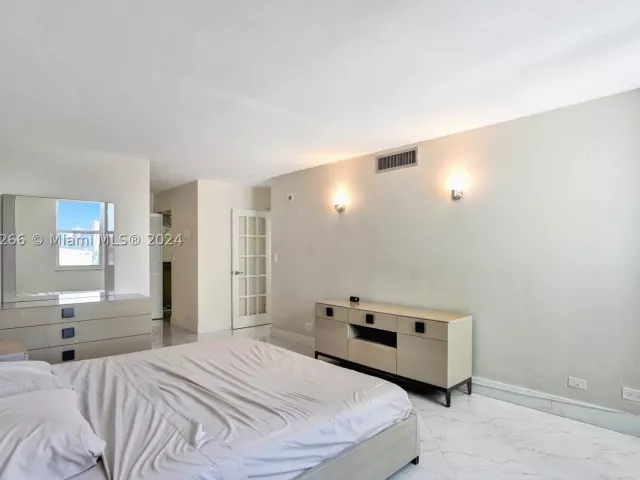 2-bedroom condo for sale in Sunny Isles Beach - 301 174th St 1701 - MondialRealty