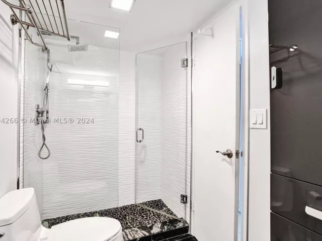 2-bedroom condo for sale in Sunny Isles Beach - 301 174th St 1701 - MondialRealty