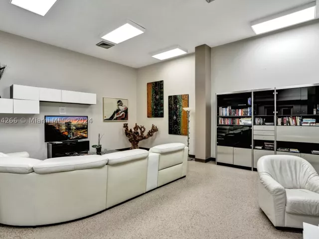 2-bedroom condo for sale in Sunny Isles Beach - 301 174th St 1701 - MondialRealty