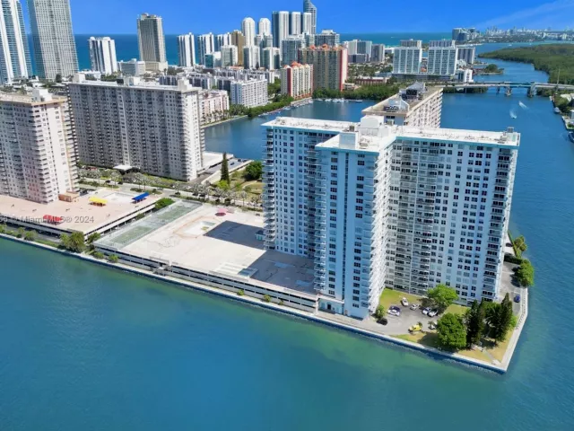 Apartment for sale  Unit #1701 - photo 5481835