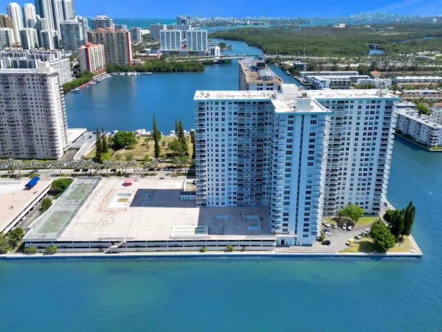 Apartment for sale  Unit #1701 - photo 5481836