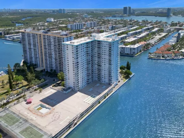 Apartment for sale  Unit #1701 - photo 5481837