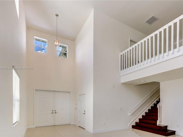 Home for rent at 6950 NW 104th Ct 6950 - photo 5478468