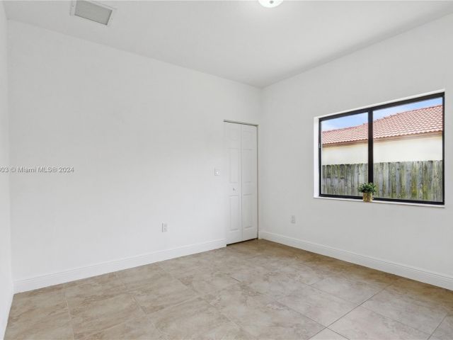 Home for rent at 17040 SW 92 Ct - photo 5478288