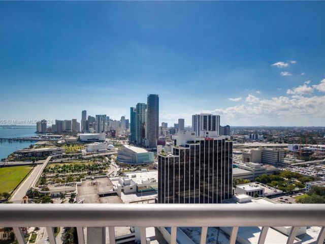 1-bedroom condo for rent in Miami - 1750 N Bayshore Dr 3512 - MondialRealty