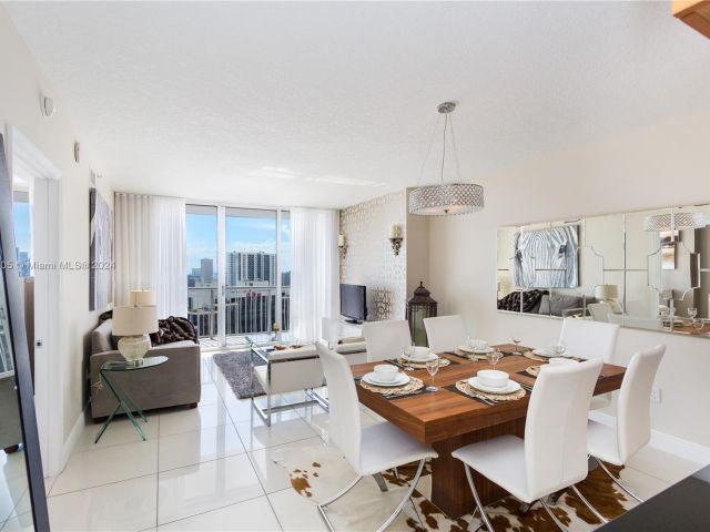 1-bedroom condo for rent in Miami - 1750 N Bayshore Dr 3512 - MondialRealty