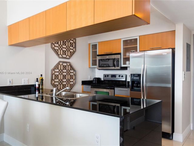 1-bedroom condo for rent in Miami - 1750 N Bayshore Dr 3512 - MondialRealty