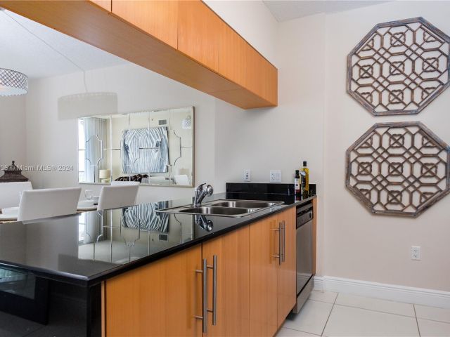 1-bedroom condo for rent in Miami - 1750 N Bayshore Dr 3512 - MondialRealty