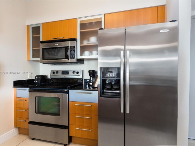 1-bedroom condo for rent in Miami - 1750 N Bayshore Dr 3512 - MondialRealty