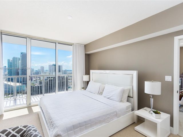 1-bedroom condo for rent in Miami - 1750 N Bayshore Dr 3512 - MondialRealty