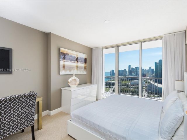 1-bedroom condo for rent in Miami - 1750 N Bayshore Dr 3512 - MondialRealty