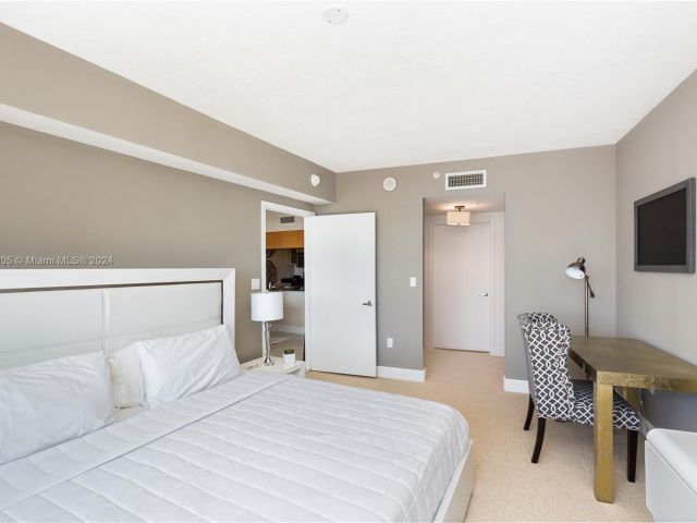 1-bedroom condo for rent in Miami - 1750 N Bayshore Dr 3512 - MondialRealty